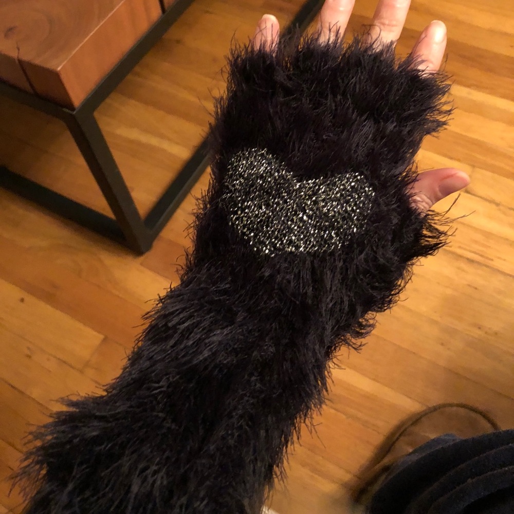 Black fuzzy fingerless gloves new without tag